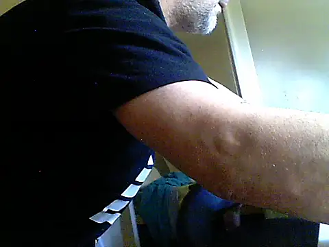 Snapshot of oopsxx chatting on February 27, 2025, 12:23 pm oopsxx online show from February 27, 2025, 12:23 pm