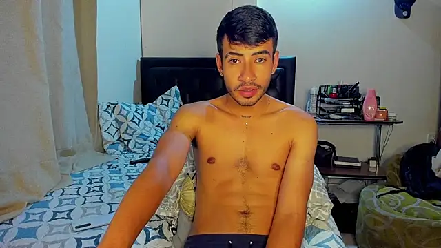 Snapshot of tom_thick chatting on December 17, 2024, 11:05 pm tom thick online show from December 17, 2024, 11:05 pm