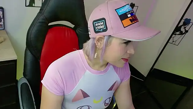 Natalia Montoya online show from April 14, 2026, 11:33 pm