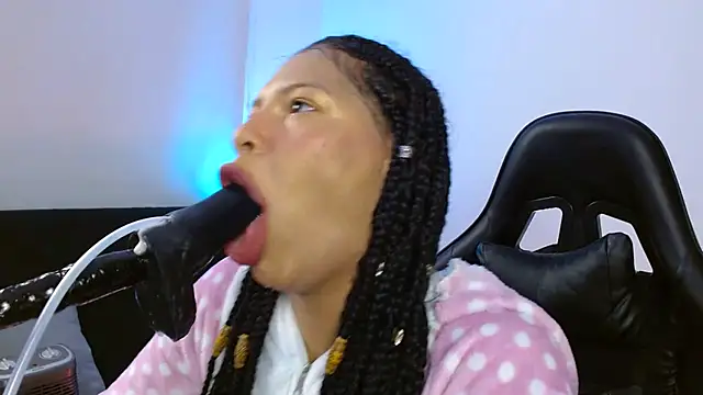 Snapshot of Anabel693 chatting on January 19, 2025, 7:36 am Anabel693 online show from January 19, 2025, 7:36 am