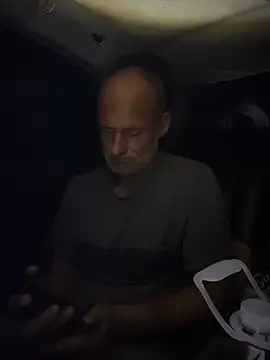 FloppyPickle4u online show from December 1, 2025, 1:43 am