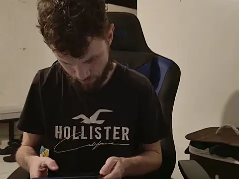 Talenjames4 online show from December 1, 2025, 1:32 am