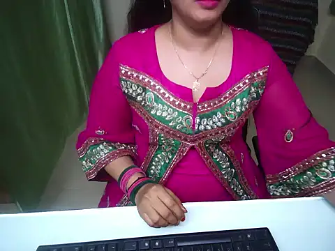 Arushisingh8888 online show from October 15, 2025, 12:27 pm