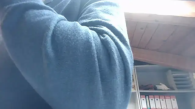 TWENTYONE0021 online show from October 28, 2025, 11:14 am