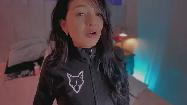 EvaaStevens online show from April 16, 2026, 8:20 pm