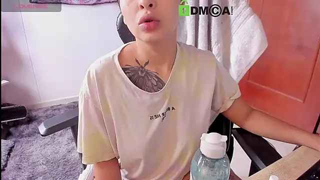 sweetcoralinee online show from November 25, 2025, 4:29 pm