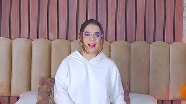 ThaniaJones online show from September 17, 2025, 12:07 pm