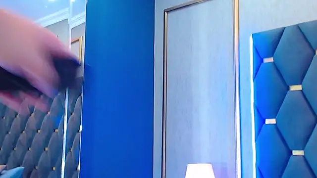 ThaniaJones online show from November 1, 2025, 12:07 pm