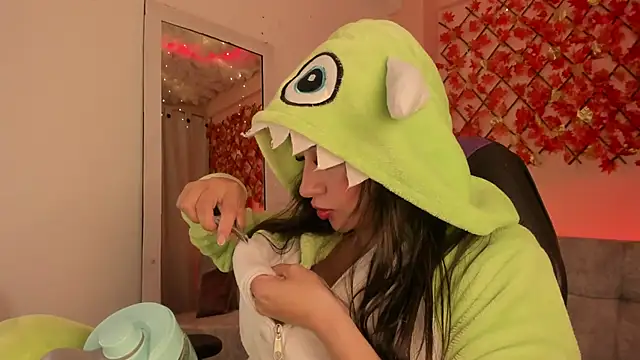 Snapshot of Sweet_Candies chatting on March 1, 2025, 12:39 am Sweet Candies online show from March 1, 2025, 12:39 am