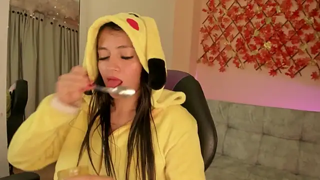 Snapshot of Sweet_Candies chatting on March 8, 2025, 4:12 am Sweet Candies online show from March 8, 2025, 4:12 am