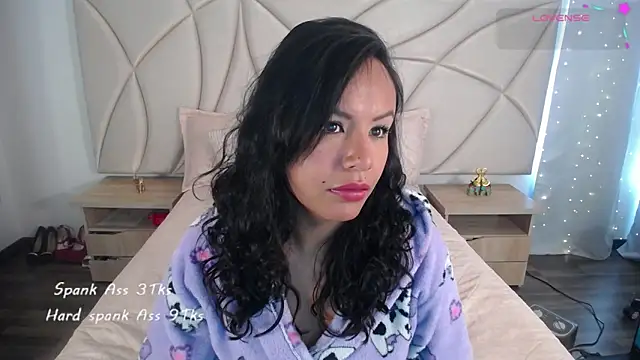 ValleryC online show from November 7, 2025, 7:47 pm