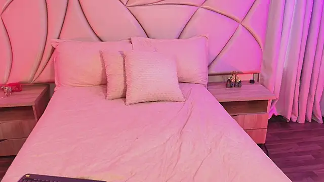 ValleryC online show from April 13, 2026, 1:16 pm