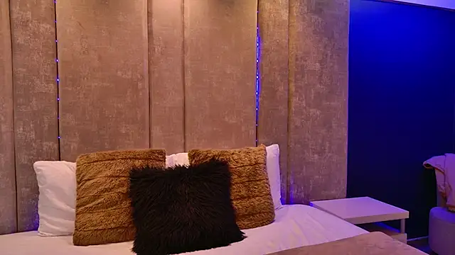 PaulinaDuarte online show from September 22, 2025, 11:23 am