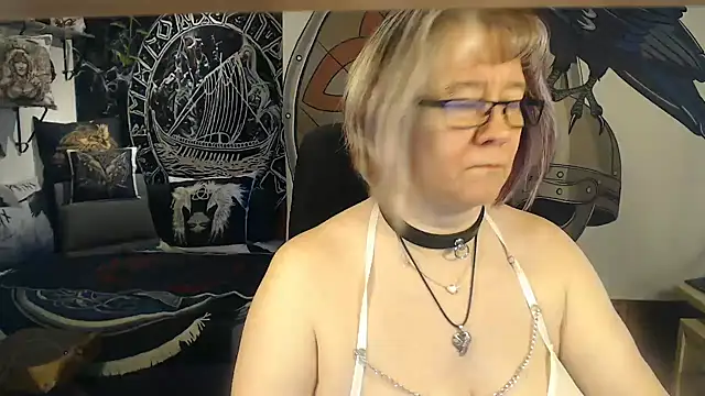 Snapshot of TittenMichelle chatting on February 20, 2026, 7:10 am TittenMichelle online show from February 20, 2026, 7:10 am