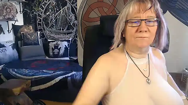 Snapshot of TittenMichelle chatting on February 28, 2026, 11:00 am TittenMichelle online show from February 28, 2026, 11:00 am