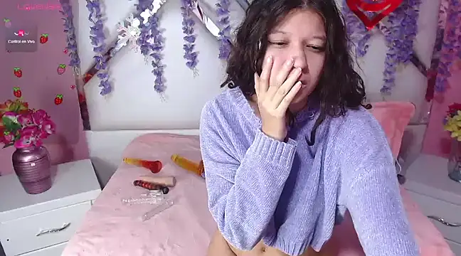 Perla Skinnyy online show from February 22, 2025, 5:44 am