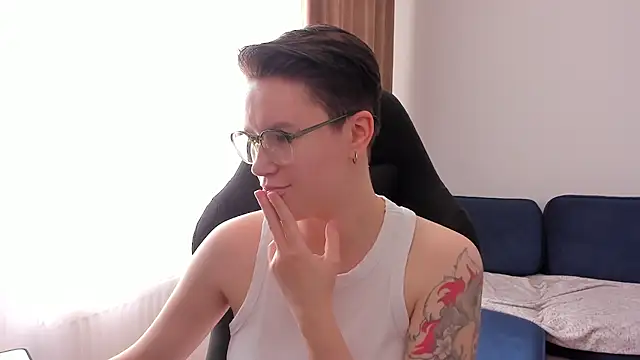 JessieFlower online show from June 12, 2026, 8:46 am