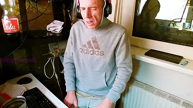 Snapshot of BongChannel chatting on January 2, 2025, 6:01 pm BongChannel online show from January 2, 2025, 6:01 pm