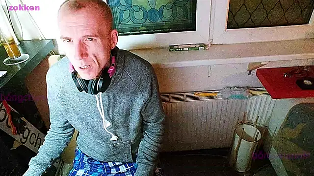 Snapshot of BongChannel chatting on January 6, 2025, 10:05 pm BongChannel online show from January 6, 2025, 10:05 pm