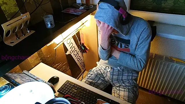 Snapshot of BongChannel chatting on January 8, 2025, 5:16 am BongChannel online show from January 8, 2025, 5:16 am