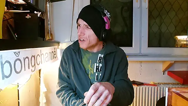 Snapshot of BongChannel chatting on January 25, 2025, 1:10 am BongChannel online show from January 25, 2025, 1:10 am