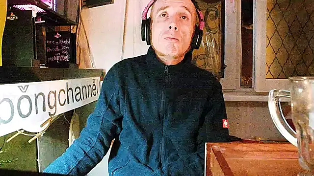 Snapshot of BongChannel chatting on January 25, 2025, 9:25 pm BongChannel online show from January 25, 2025, 9:25 pm