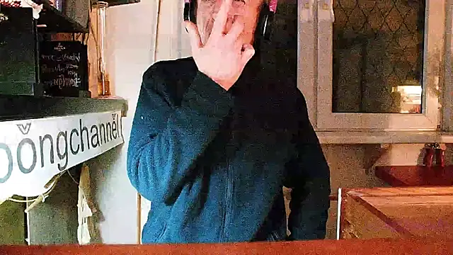 Snapshot of BongChannel chatting on January 26, 2025, 12:26 am BongChannel online show from January 26, 2025, 12:26 am