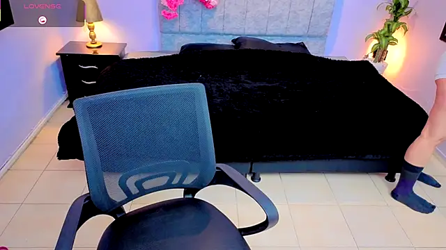 Lana stone  online show from September 9, 2025, 3:50 am