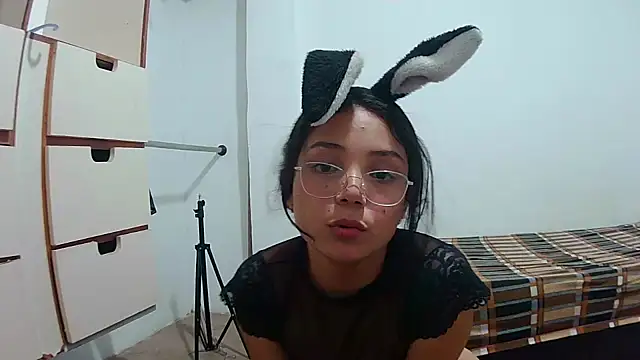 linzeysmith4 online show from March 15, 2025, 6:58 am