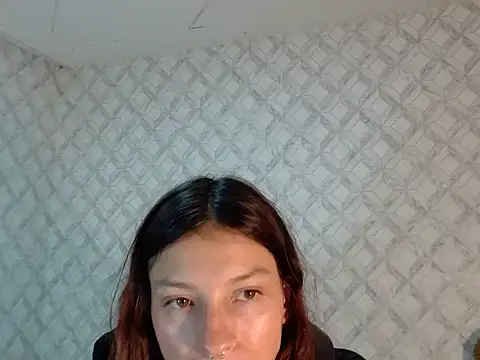 Snapshot of Emma-Wilson chatting on May 8, 2026, 5:24 am Emma-Wilson online show from May 8, 2026, 5:24 am