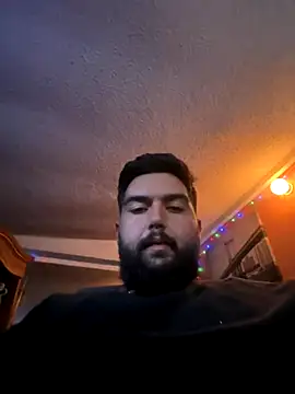 Snapshot of bigdickgio6923 chatting on November 11, 2025, 5:40 am bigdickgio6923 online show from November 11, 2025, 5:40 am