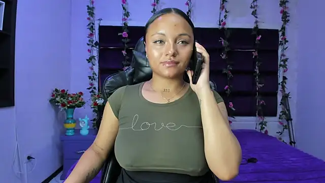 Snapshot of sweelanna__ chatting on June 4, 2026, 12:27 am sweelanna online show from June 4, 2026, 12:27 am