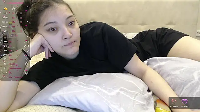 AlisaDevis online show from November 30, 2025, 1:37 pm