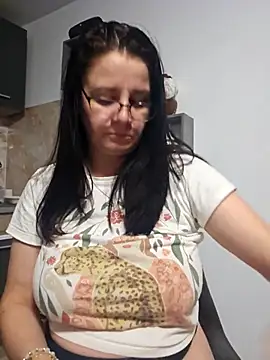 KristenVega online show from November 4, 2025, 9:03 pm