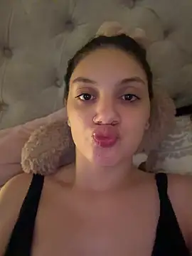 EmilyS   online show from May 30, 2026, 4:53 am