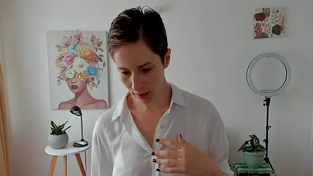 cuddlingbunny online show from February 16, 2025, 3:27 pm