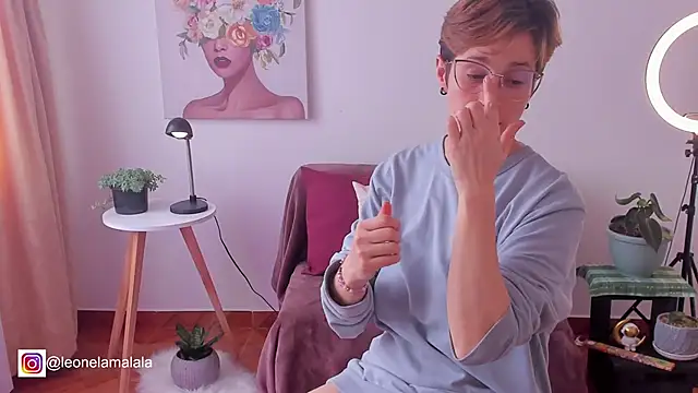 cuddlingbunny online show from March 17, 2025, 6:53 pm