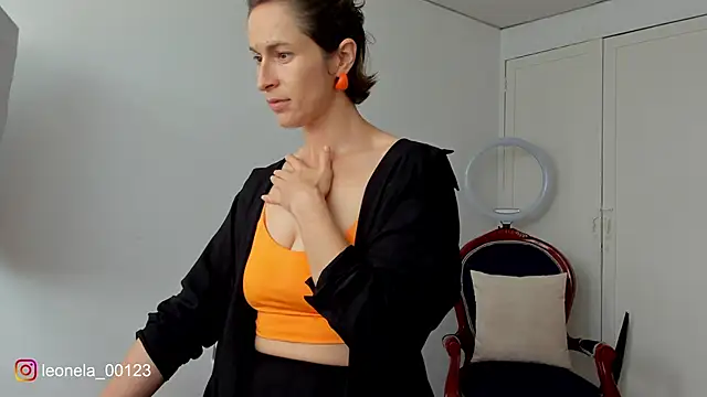 cuddlingbunny online show from December 21, 2025, 6:15 pm