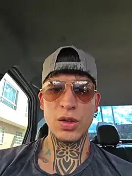  Tomy08calderon online show from November 17, 2025, 7:52 pm