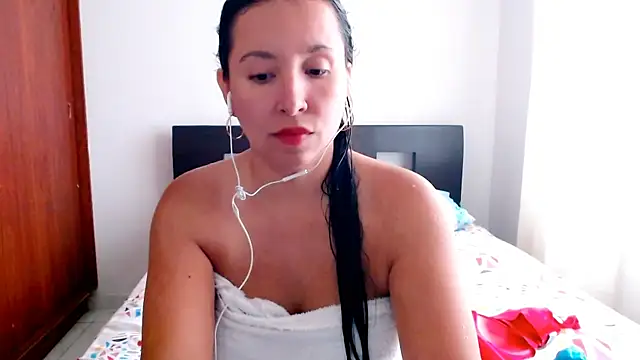 emely sexx20 online show from February 12, 2025, 2:32 pm