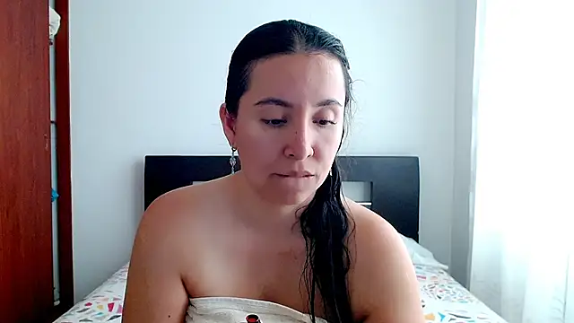 emely sexx20 online show from October 2, 2025, 2:57 pm