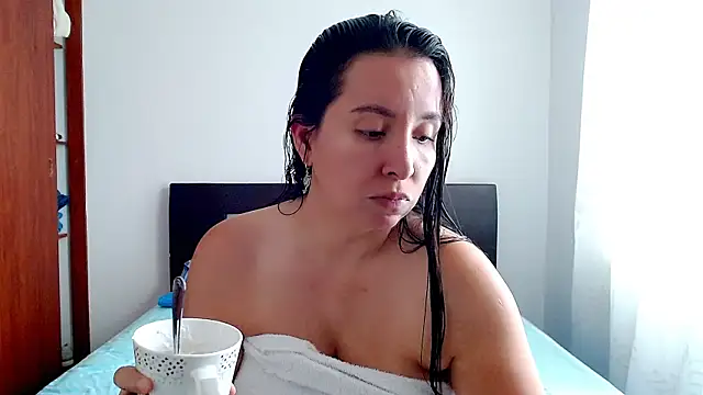 emely sexx20 online show from October 22, 2025, 3:23 pm