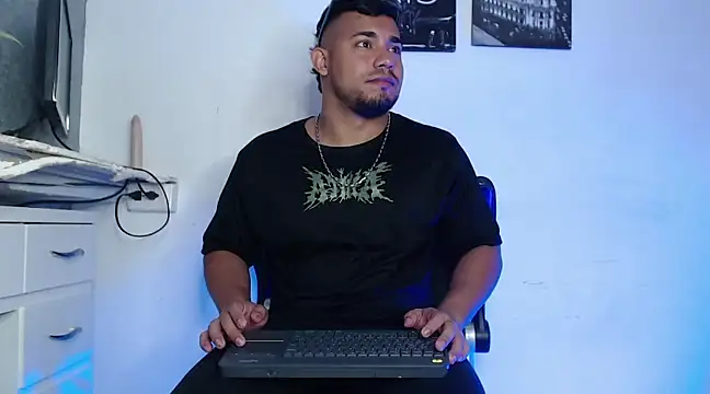 BrianMalonee online show from February 1, 2025, 2:24 pm