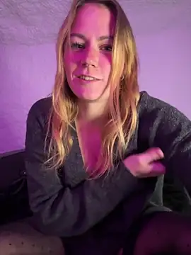 selenaluvv online show from February 10, 2026, 4:00 pm