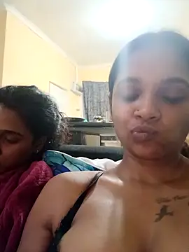 Snapshot of Indianqueen03 chatting on October 17, 2025, 5:37 pm Indianqueen03 online show from October 17, 2025, 5:37 pm