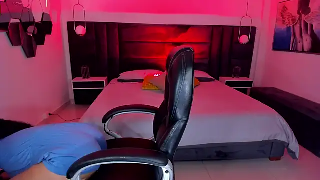 Snapshot of AlessaRomero chatting on June 25, 2026, 7:40 pm AlessaRomero online show from June 25, 2026, 7:40 pm