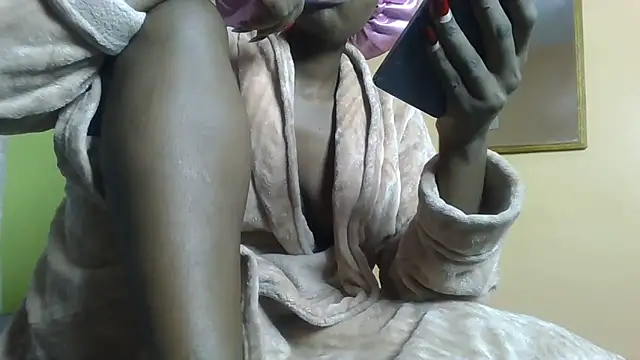 Snapshot of Fine_assie chatting on April 17, 2026, 7:28 pm Fine assie online show from April 17, 2026, 7:28 pm