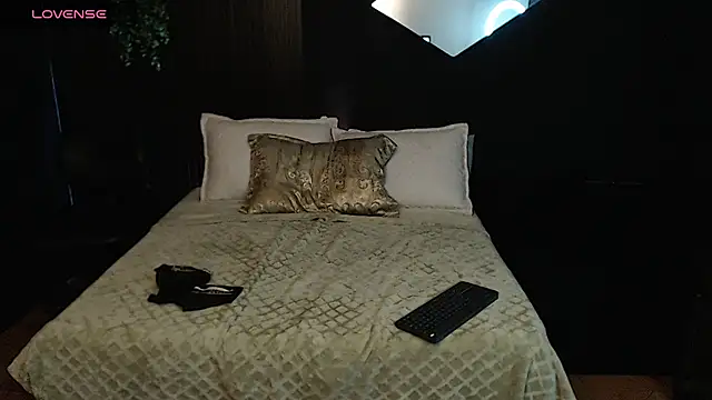 pretty cristal69 online show from February 24, 2026, 11:47 pm