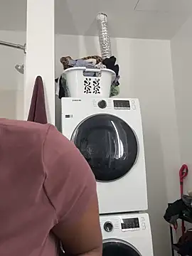 Your Paris online show from December 13, 2025, 7:53 pm