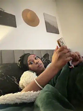 Your Paris online show from February 6, 2026, 3:26 pm